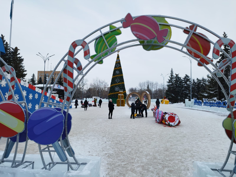 Жаңа жыл құтты болсын! С Новым годом!